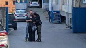 Privedeni aktivisti u Zrenjaninu: Devojku odveli u stanicu jer nema ličnu kartu, tamo je skinuli do gole kože