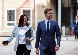 Nieuwe buitenlandbeleid lijkt tóch op het oude: over bezuinigingen, eigenbelang en de relatie met de VS