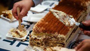 Un dolce da record: decine di pasticceri dal Fvg a Londra per realizzare il tiramisù più lungo del mondo