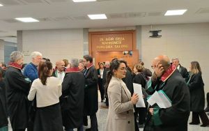 Savunmayı savunmak: Kendi adımıza asâleten, ezilenler ve yoksullar adına vekâleten