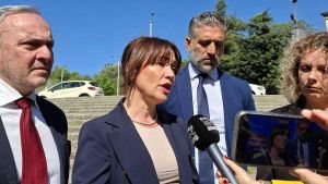 Patente via per sempre? Il Pm dice no Vittime A1, doccia fredda per i familiari “Il trucco delle due carte di guida”