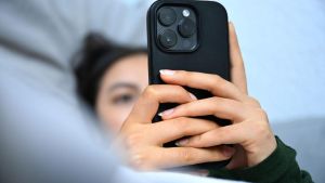 Wenn Bananen fremdgehen: Was steckt hinter KI-Frucht-Videos?