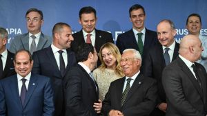 Battaglia sul bilancio Ue. Muro dei frugali contro la flessibilità. Salvini: scostamento per i carburanti