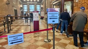 Elezioni a Venezia, 18 liste per il Comune e 54 per le Municipalità. Corsa contro il tempo per gli errori burocratici