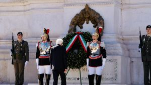 Mentre il mondo brucia, noi siamo qui a costruire. Da 80 anni