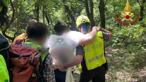 Ciclista cade a Draga Sant’Elia e si ferisce alla spalla: soccorso e trasportato in ospedale