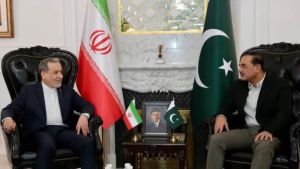 Iran FM Araghchi Meets CDF Asim Munir In Islamabad As US Envoys Head For New Talks