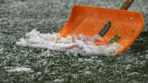 Er soll einen Mitbewohner mit einer Schneeschaufel attackiert haben - jetzt wurde ein 48-Jähriger verurteilt