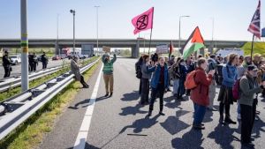 Niet 200 maar ruim 400 aanhoudingen bij XR-blokkade A12
