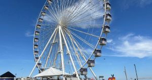 Huge new Ferris wheel pops up on seafront