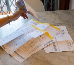 Ferrara, 21mila euro di bollette non pagate ma da anni non vive più in quella casa