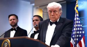 Trump dice que tirador “estaba muy lejos” de él tras el tiroteo en cena de corresponsales