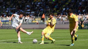 Dagli spogliatoi Parla l’allenatore. 