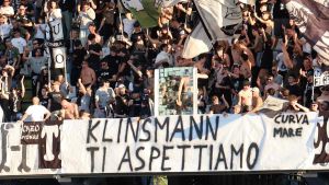 L’abbraccio della Mare a Klinsmann. Melby e Michael Aiello in tribuna