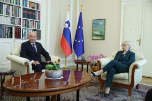 (POGLED) Kolumna Darinke Pavlič Kamien: Imamo izid, nimamo pa odgovora. Še bolj nevarno je, da se na to počasi navajamo