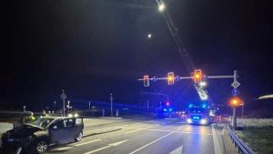 Schwerer Unfall auf B33 bei Hegne: Motorradfahrer verletzt, Straße stundenlang gesperrt