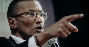 Karim Bouamrane contre Master Poulet à Saint-Ouen : la dérive d’un débat public sain en clash clownesque
