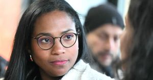 Ode aux reines sans couronne du 93, oubliées de la «Nouvelle France», par Nadir Dendoune
