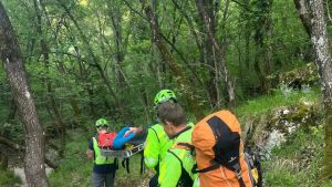 Ferita alla caviglia dopo una caduta in Val Rosandra: soccorsa una 49enne