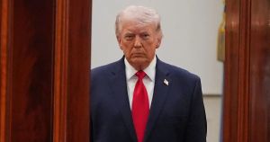 La guerre en Iran sabote la réécriture de l’histoire menée par Trump, par Romuald Sciora