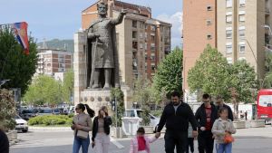 Maloletnik priveden u Zubinom Potoku zbog natpisa na majici