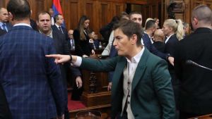 Kada bi im Vučić naredio, poslanici SNS bi izglasali da je zemlja ravna ploča: O izjavi Brnabić da opozicija u parlamentu vodi rijaliti politiku