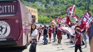 Ore 16.33, Arezzo esplode di gioia: è Serie B. “Grazie per sempre citti, il sogno s’è avverato”