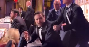 Čitačica usana analizirala razgovor JD Vancea i tjelohranitelja nakon pucnjave: 'J*** trči...'
