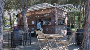 Nella pineta di Barcola l’assalto per gestire i chioschi del Demanio ha triplicato i canoni