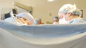 Des kilomètres entre elles et leurs soins