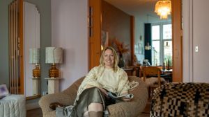 Joke woonde eerst in een kamertje achter haar vintage winkel. ‘Dit is een leefhuis, geen museum’