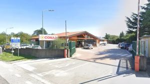 Colpo notturno al Conad di Opicina: i ladri svaligiano le casse automatiche
