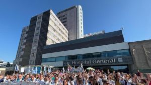Los médicos exigen la mediación de Pedro Sánchez para acabar con la huelga: dicen que Mónica García ya no es una 
