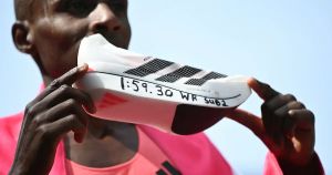 Baskets Adidas à moins de 100 grammes : derrière le record au marathon de Londres, une stratégie marketing bien huilée
