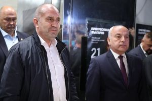 Вълната на победата: Не бъркайте Радев с Костов. Запад или Изток?