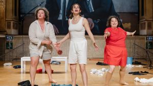 Umani e animali, un amore che nutre e imprigiona: la nuova pièce di Diego Pleuteri