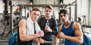 Le looksmaxxing est plus qu’un culte de l’apparence : il fait écho aux discours masculinistes