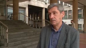 Zgrada Hemijskog fakulteta išarana porukama protiv studenata i rektora Đokića: Dekan kaže da grafite neće skidati dok se ne završe izbori
