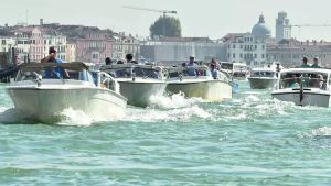 A Venezia troppe barche e onde alte: ecco le proposte per affrontare l’emergenza moto ondoso