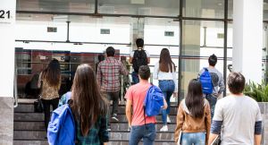 Dejan sin becas a jóvenes estudiosos