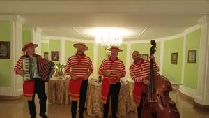 I gondolieri con fisarmonica e contrabbasso ‘Noi mori dea Laguna, così salviamo le tradizioni venete’