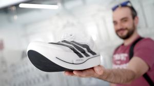 Así son las zapatillas con las que Adidas ha ganado la carrera espacial del maratón: 