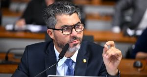 Partido Liberal de Bolsonaro quer tabelar preços dos combustíveis