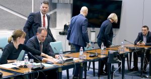 Vladajući izvode igrokaz s izborom sudaca, ali i oporba zna glumatati