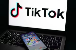 TikTok Shop è boom in Italia e, sorpresa, a spingere sono gli over 40