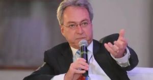 Em livro, economista revisita Plano Real e privatização da Eletrobras