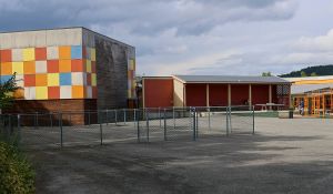 «Skal virkelig en skole legges ned fordi den mangler en håndfull elever?»