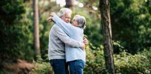 La génération des boomers vit sa sexualité librement, sans tabous. Mais les normes âgistes persistent