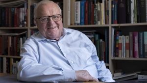 Tidligere minister og folketingsmedlem er død: Startede karrieren i Vejle