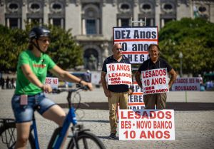 Os jornalistas pagos por bancos